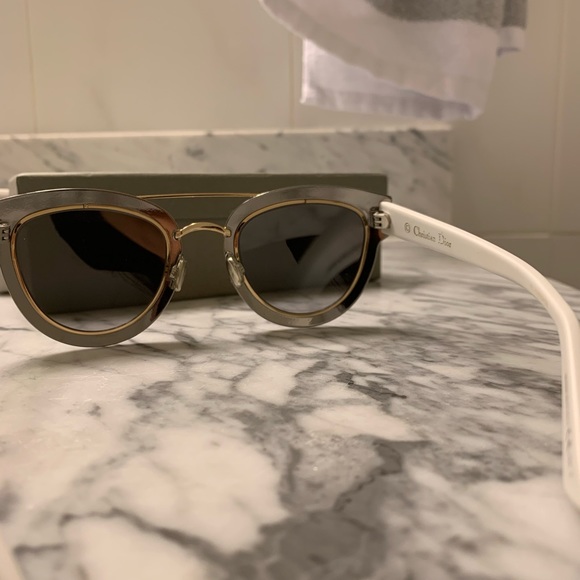 Iconic Christian Dior mirrored sunglass - Picture 3 of 3